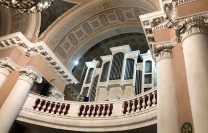 Орган при свечах: кружева барокко и французская готика