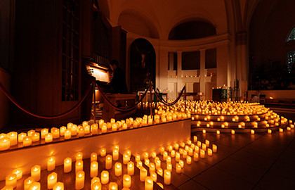 Орган и дудук при свечах