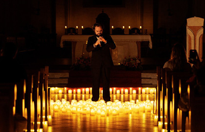 Орган и дудук при свечах