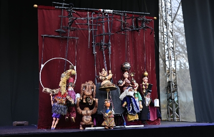 Цирк на нитях