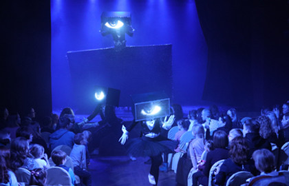 Cцена из «Театр Будущего Лилии Тим. Лунозавр и солнечный Дракон»