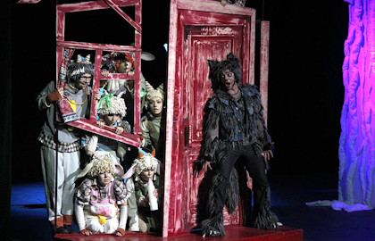 Волк и семеро козлят в гостях у Деда Мороза