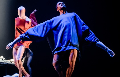 Cцена из «Провинциальные танцы: Свободу статуе! и Essence»