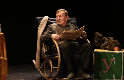 Cцена из «Похороните меня за плинтусом»