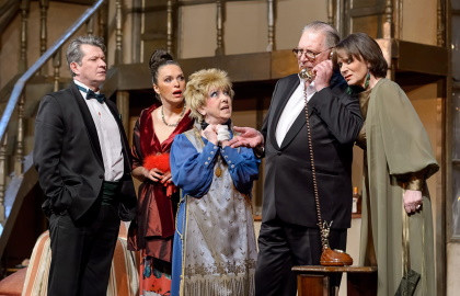 Cцена из «Слухи»