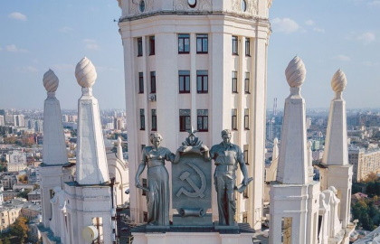 Под звездой высотки на Котельнической