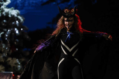 Как зажечь елку