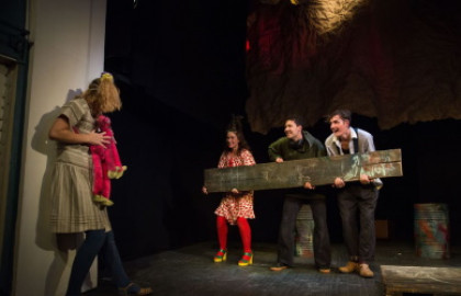 Scene from «Семейные истории»