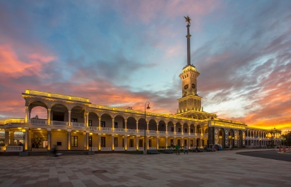 Живописный круиз на теплоходе из Дмитрова в Москву на День Победы (Дмитров – Мемориал Перемиловские Высоты – теплоходная прогулка под военные песни, с обедом от капитана и салютом на Северном Речном вокзале)