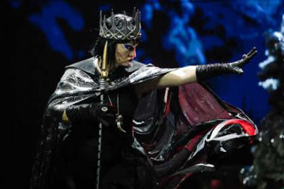 Как зажечь елку