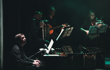 Scene from «Нелепо, смешно, безрассудно»