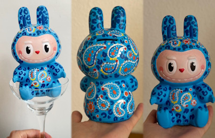 Роспись игрушки Лабубу с видом на Исакий
