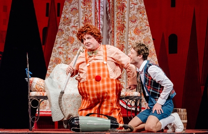 Малыш и Карлсон, который живет на крыше