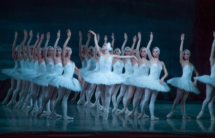 Cцена из «П.Чайковский. Лебединое озеро»