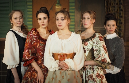 Scene from «Бабьи сплетни»