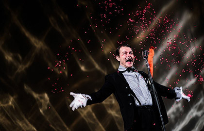 Scene from «Барабаны в ночи»