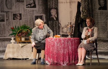 Scene from «Раневская. Сквозь смех и слезы»