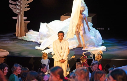 Картонный человечек и Мотылек