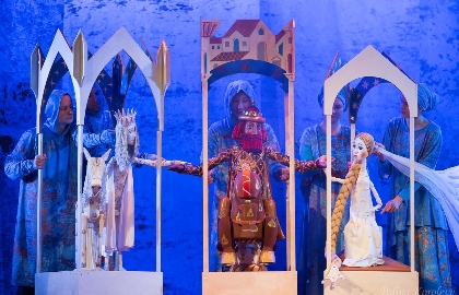 Сказка о мертвой царевне и о семи богатырях