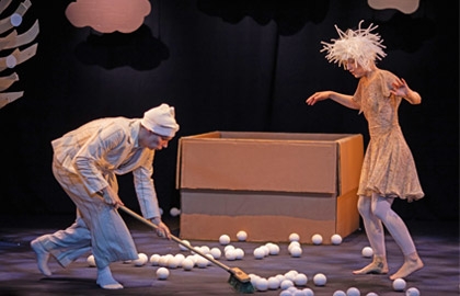 Картонный человечек и Мотылек