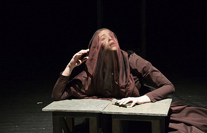 Cцена из «Комедия о вдове»