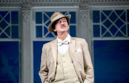 Scene from «В этом милом старом доме»