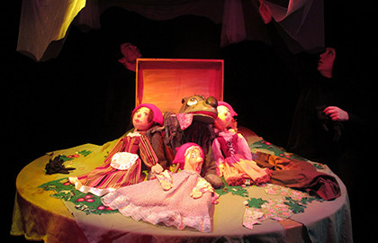 Cцена из «Красная Шапочка. АЯтеатр»