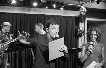 Cцена из «Дискотека 90-х»