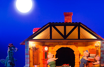 Cцена из «Три поросёнка»