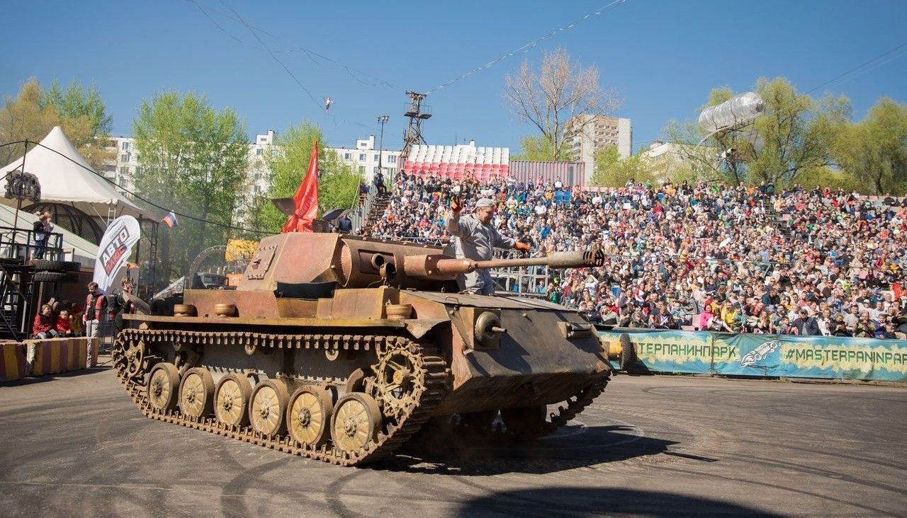 Шоу Монстр Траки против Танков
