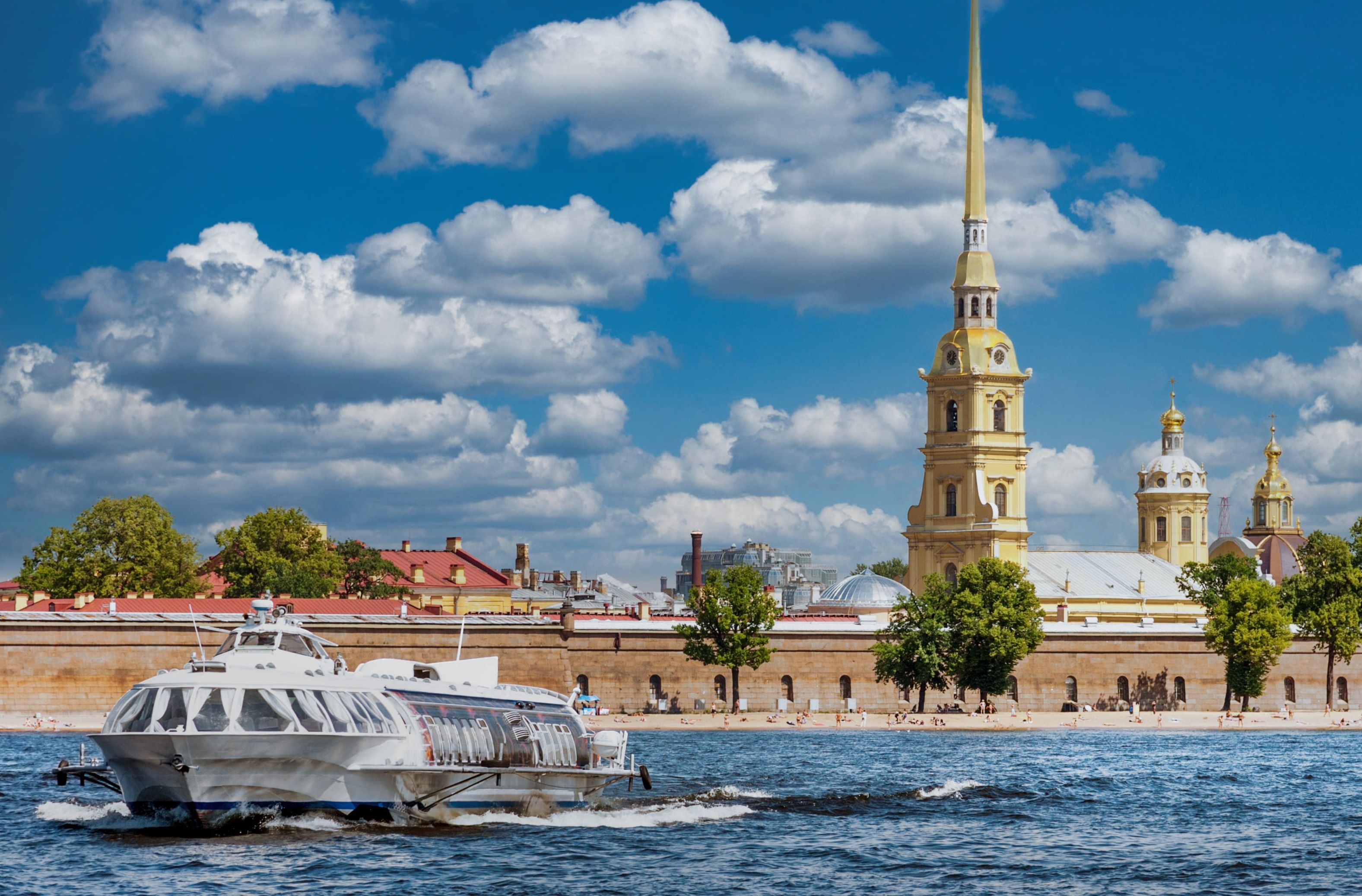 Полуденный выстрел с Невы: каналы, крепость и живая традиция Петербурга