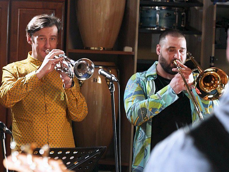 Iguana brass